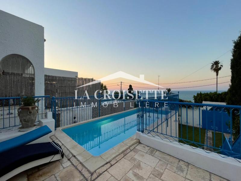 Villa meublée S+3 vue sur mer avec piscine à La Marsa